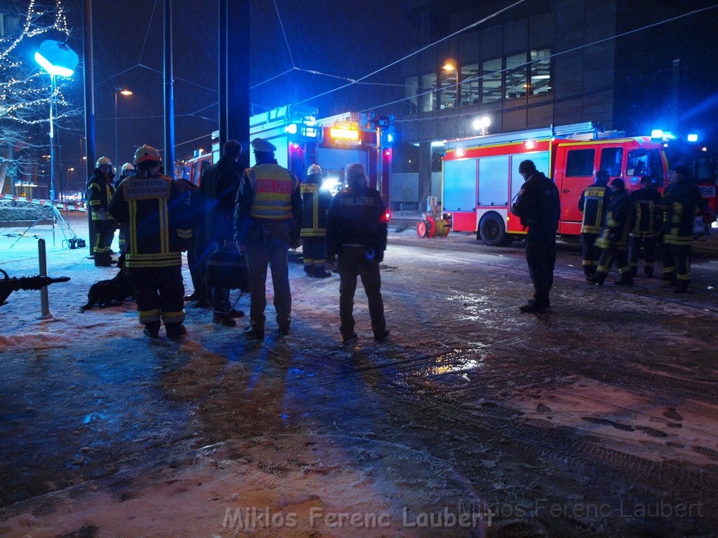 2 Personen niedergeschossen Koeln Junkersdorf Scheidweilerstr P04.JPG